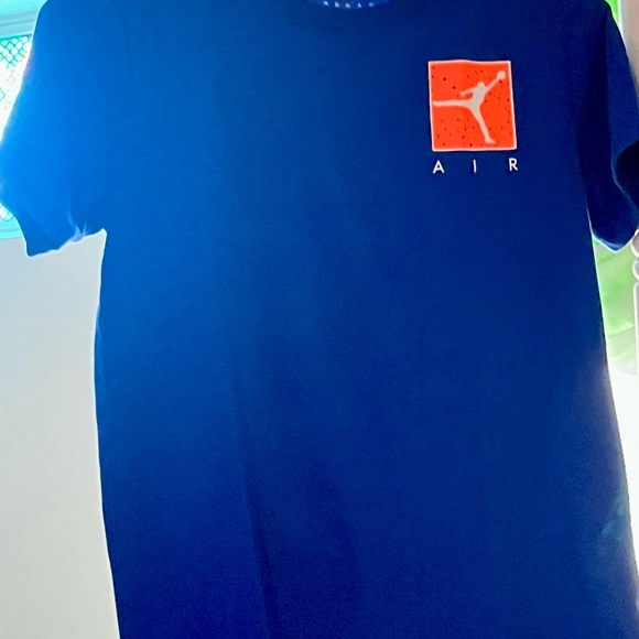 𝐍𝐢𝐤𝐞 𝐉𝐨𝐫𝐝𝐚𝐧 𝐓-𝐒𝐡𝐢𝐫𝐭 - Picture 3 of 5